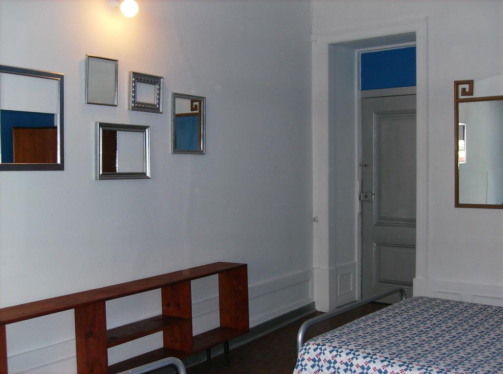 Dias E Dominguez Hostel Lisbon Room photo
