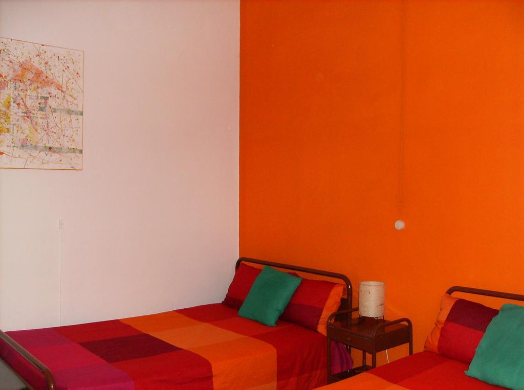Dias E Dominguez Hostel Lisbon Room photo