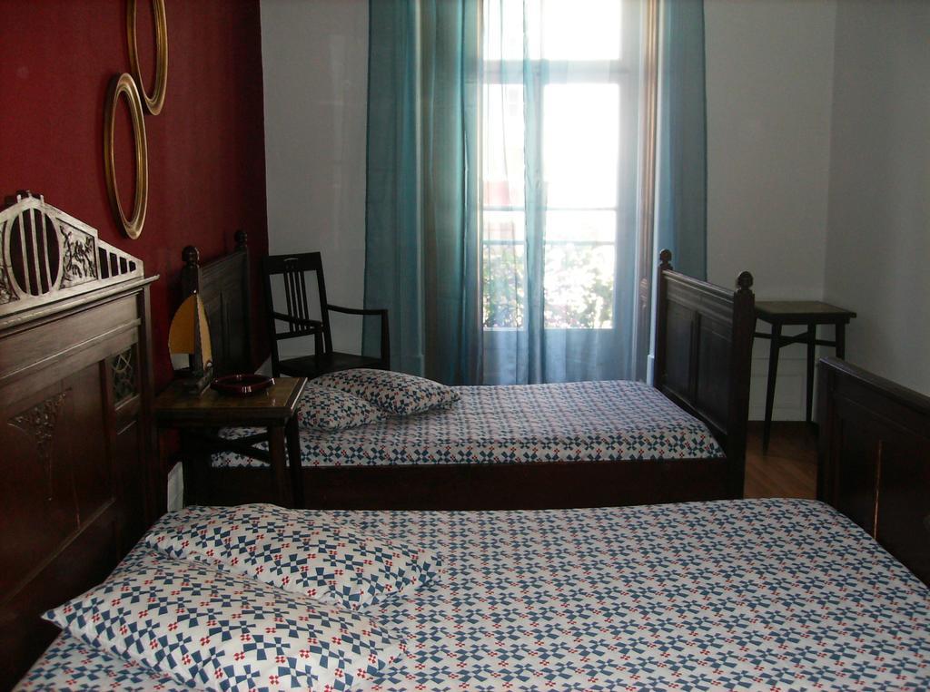 Dias E Dominguez Hostel Lisbon Room photo