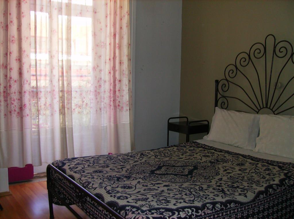 Dias E Dominguez Hostel Lisbon Room photo